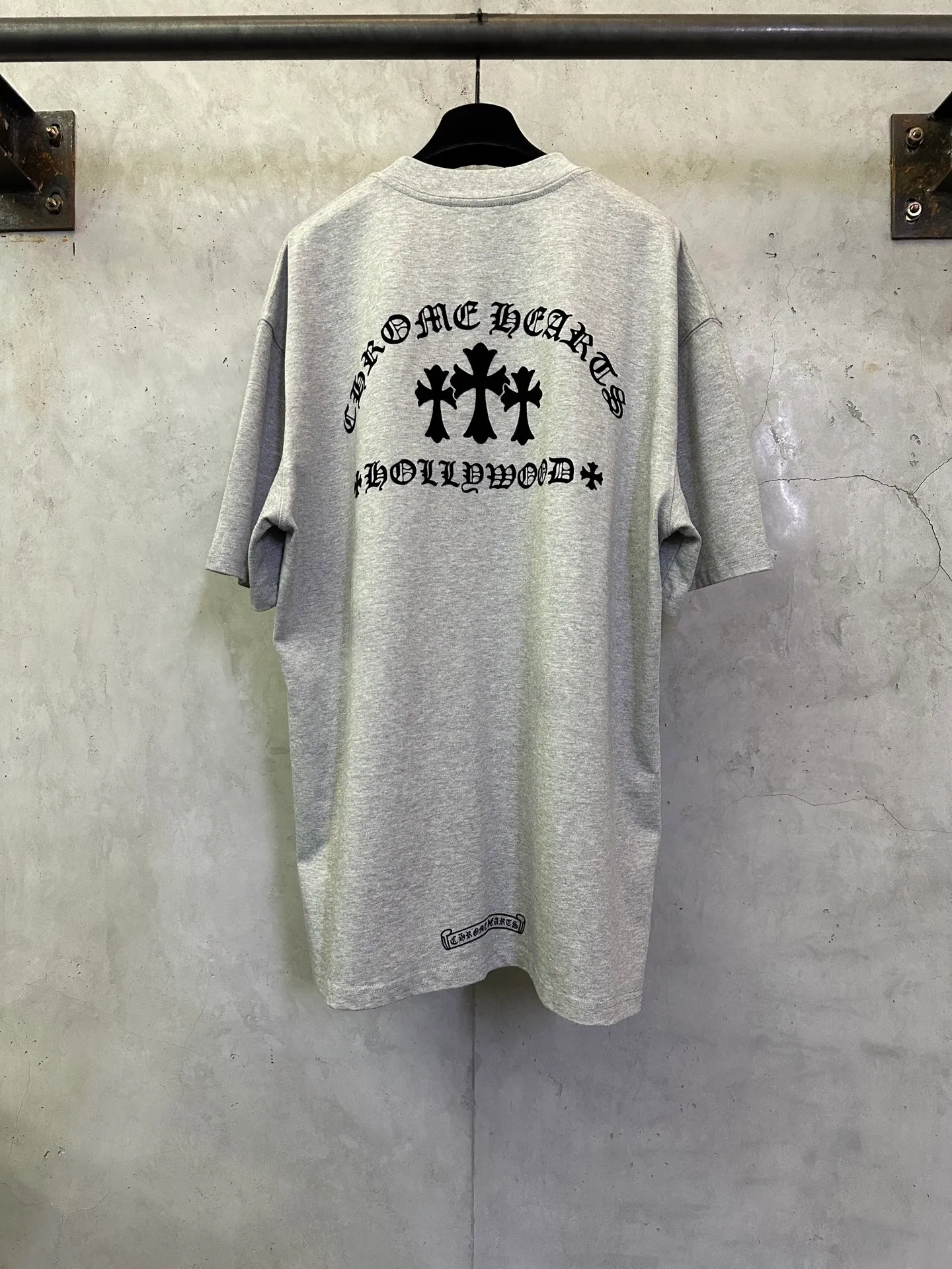 P270 Chrome Hearts 25ss cross flocking printed round neck short-sleeved T-shirt. Fabric is high-definition, super heavyweight cotton, double yarn compact Xinjiang cotton, weight 400g, matched with 2*2 Salona ribs 420g, clean cloth, clear cloth texture, tight feel, stiff, high color fastness, no deformation, no discoloration, custom hardware, thread, accessories, alignment, same style for men and women -Color: black white Gray -Size: XS S M L XL